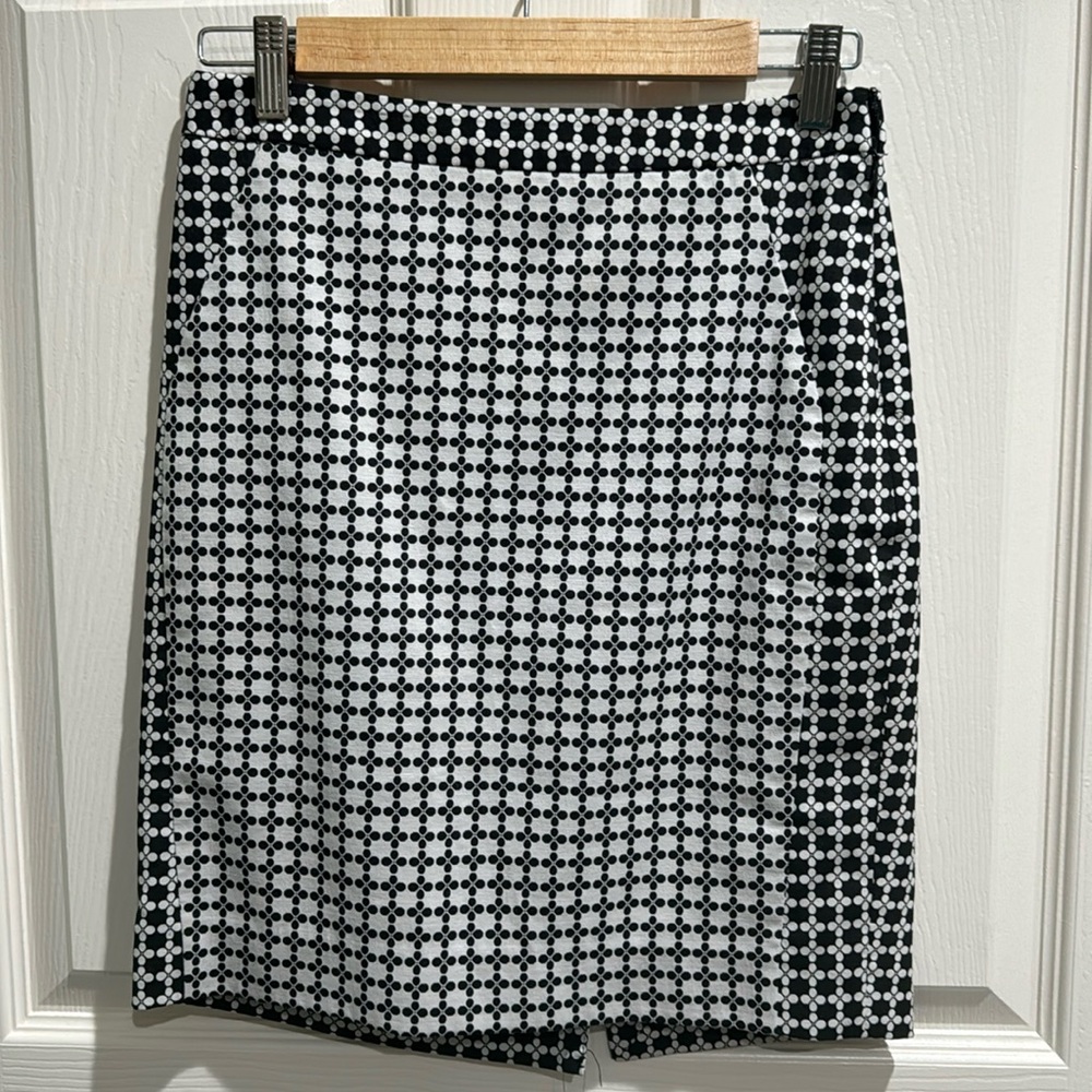 A line pencil skirt! The limited Size 2P.